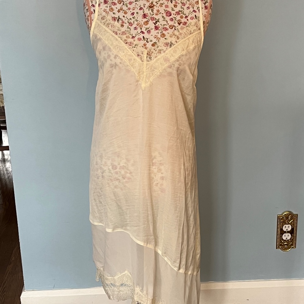 NWT Gorgeous Ivory Slip by Eloise Sold at Anthropologie. Lace, Asymmetrical Hem.